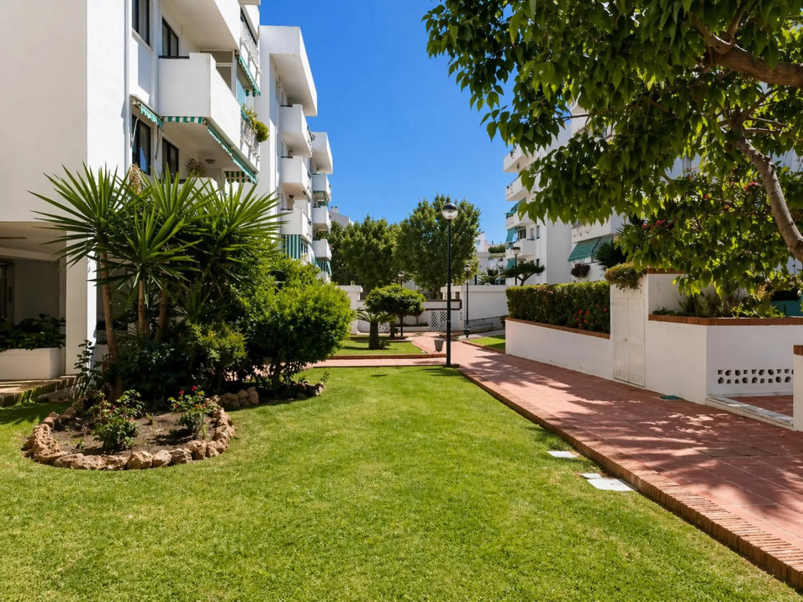 Spacious 4-Bedroom Apartment Near the Beach