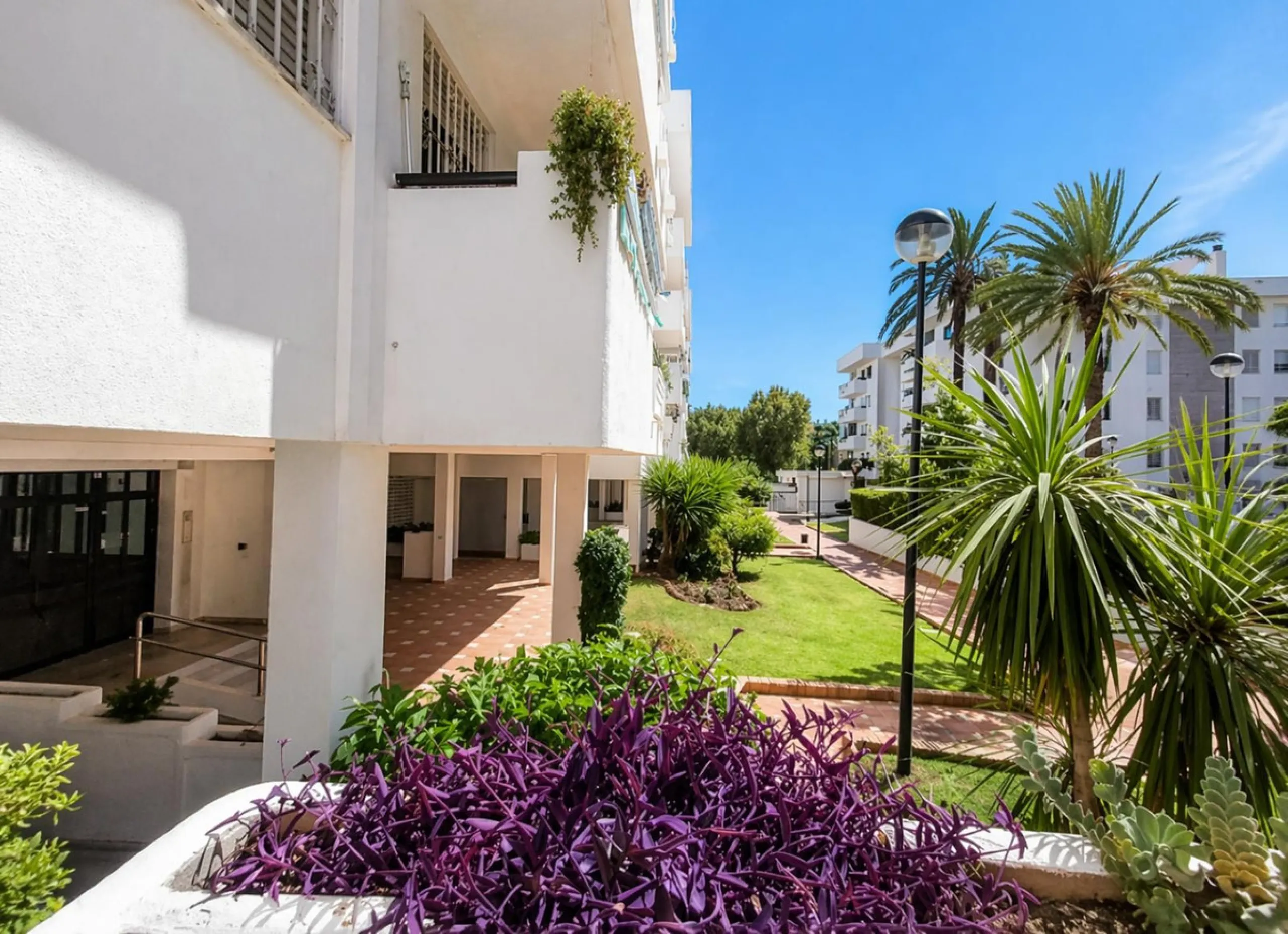 Spacious 4-Bedroom Apartment Near the Beach