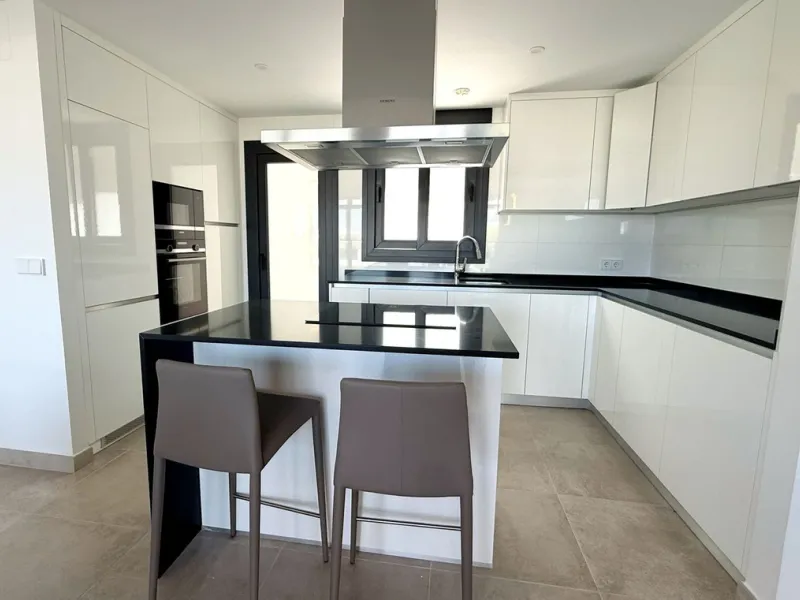 Discover a modern and luxurious lifestyle in this stunning apartment located in the sought-after area of Atalaya on the Costa del Sol. Situated within a gated community with 24-hour security, this property offers both tranquility and convenience, with nea