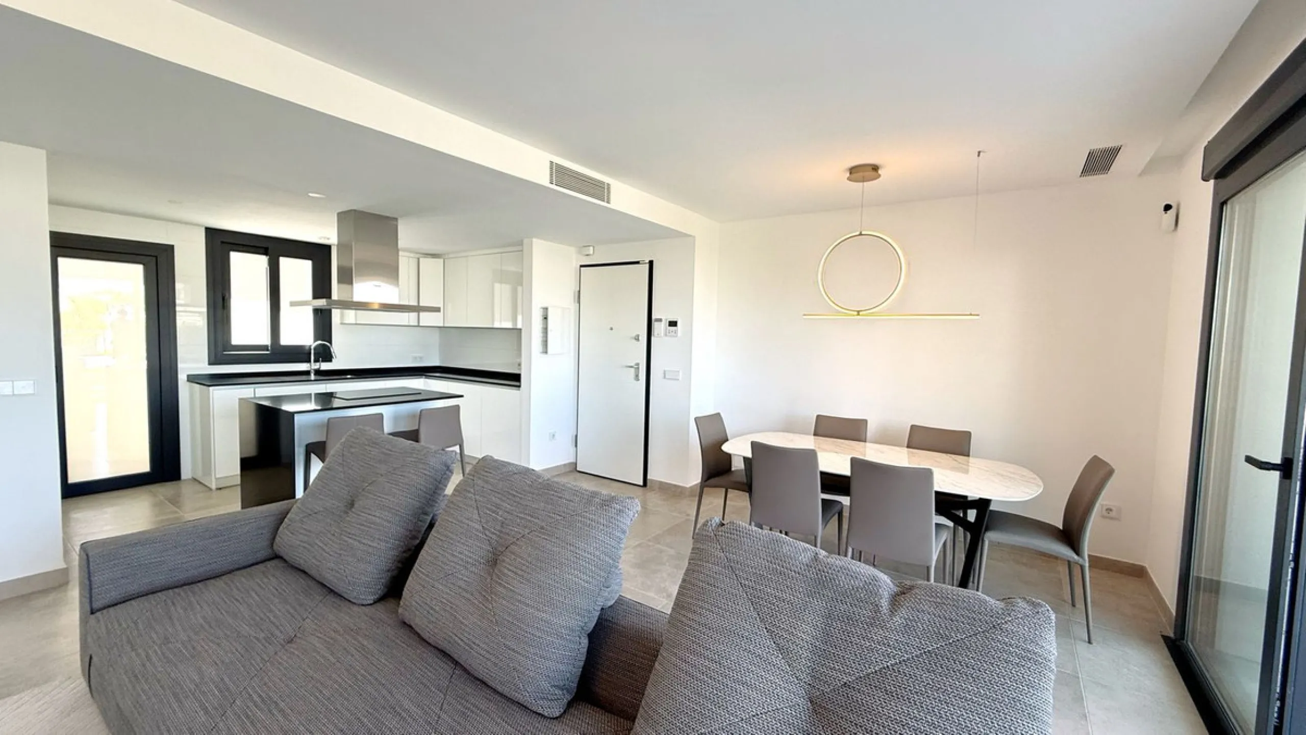 Discover a modern and luxurious lifestyle in this stunning apartment located in the sought-after area of Atalaya on the Costa del Sol. Situated within a gated community with 24-hour security, this property offers both tranquility and convenience, with nea