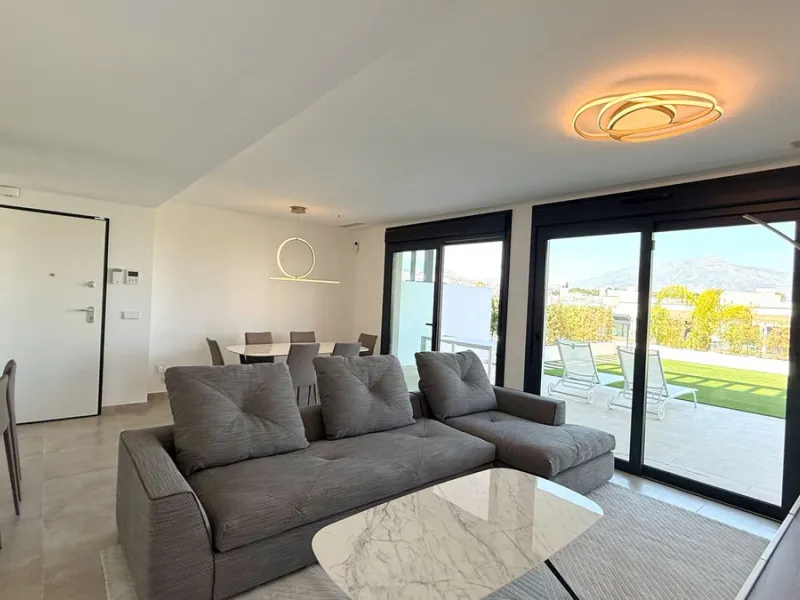 Discover a modern and luxurious lifestyle in this stunning apartment located in the sought-after area of Atalaya on the Costa del Sol. Situated within a gated community with 24-hour security, this property offers both tranquility and convenience, with nea