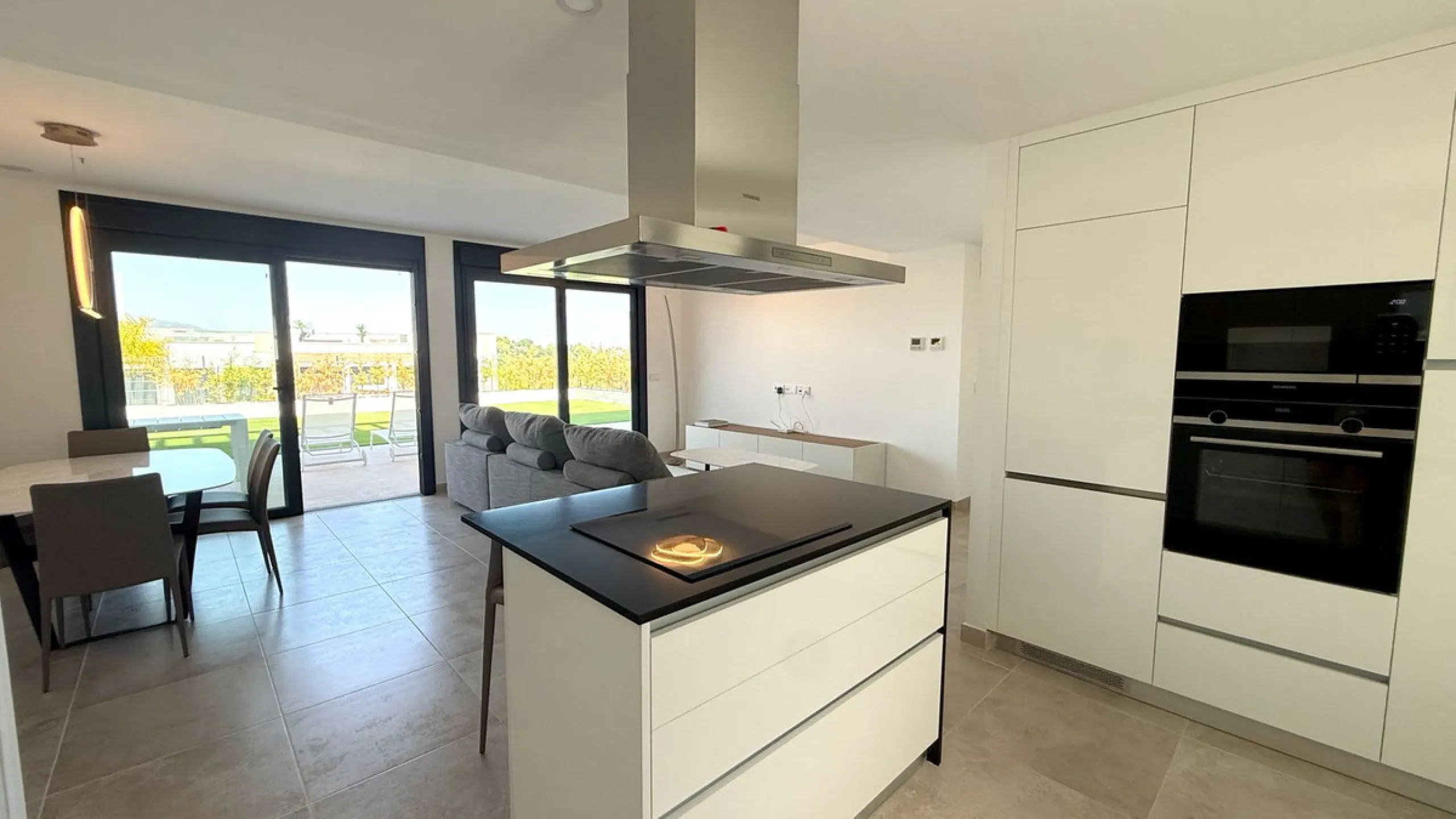 Discover a modern and luxurious lifestyle in this stunning apartment located in the sought-after area of Atalaya on the Costa del Sol. Situated within a gated community with 24-hour security, this property offers both tranquility and convenience, with nea