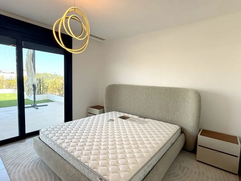 Discover a modern and luxurious lifestyle in this stunning apartment located in the sought-after area of Atalaya on the Costa del Sol. Situated within a gated community with 24-hour security, this property offers both tranquility and convenience, with nea