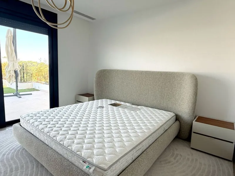 Discover a modern and luxurious lifestyle in this stunning apartment located in the sought-after area of Atalaya on the Costa del Sol. Situated within a gated community with 24-hour security, this property offers both tranquility and convenience, with nea