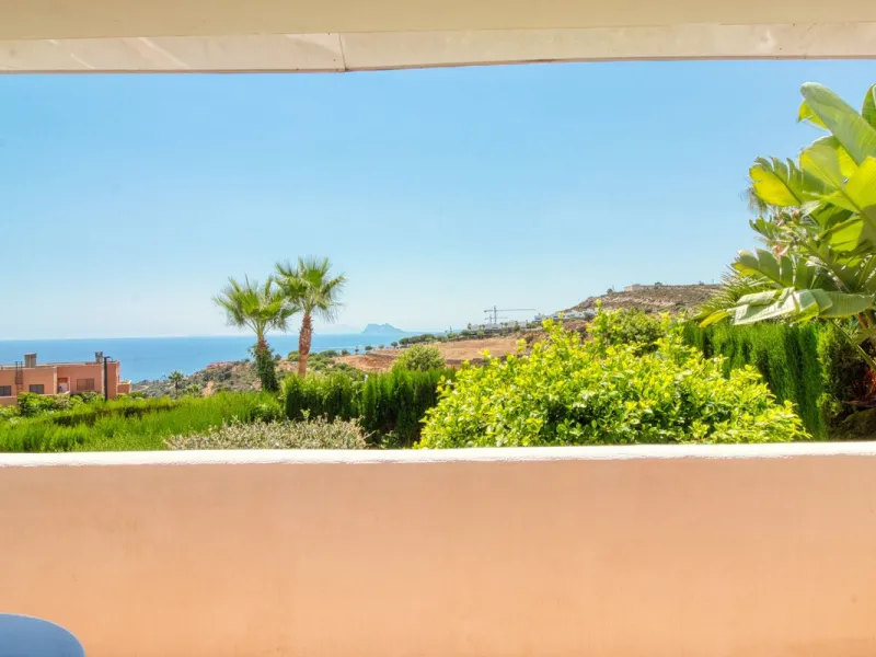 Unique Townhouse with Stunning Panoramic Sea Views.