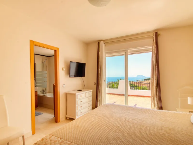 Unique Townhouse with Stunning Panoramic Sea Views.