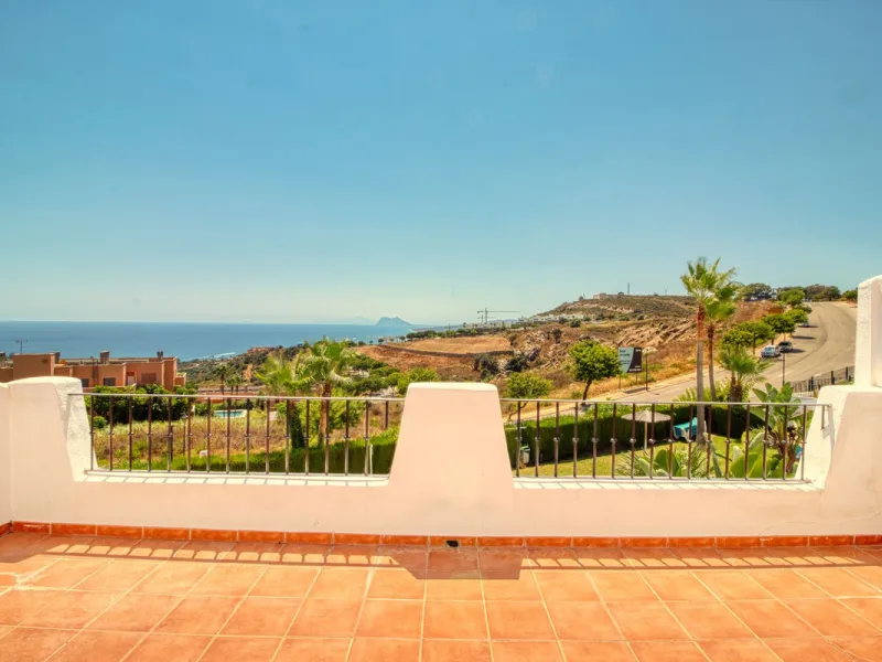 Unique Townhouse with Stunning Panoramic Sea Views.