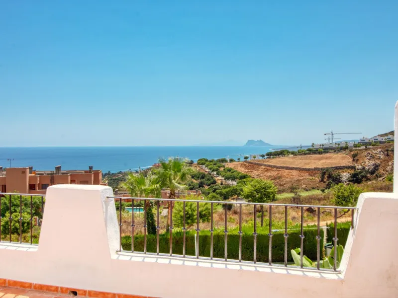 Unique Townhouse with Stunning Panoramic Sea Views.