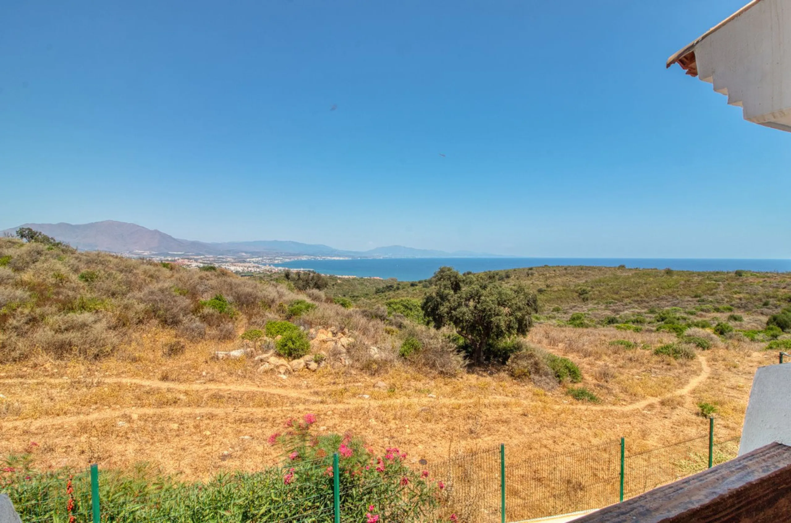 Unique Townhouse with Stunning Panoramic Sea Views.