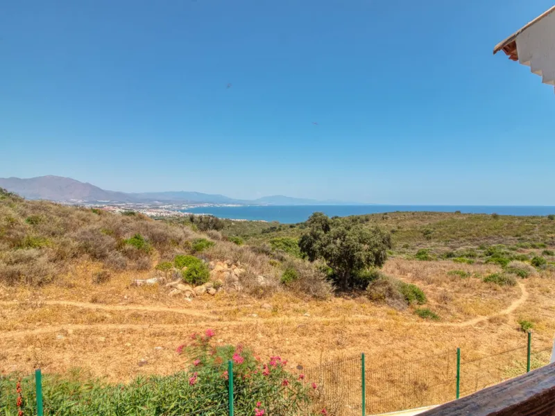 Unique Townhouse with Stunning Panoramic Sea Views.