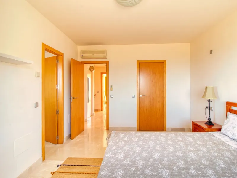 Unique Townhouse with Stunning Panoramic Sea Views.