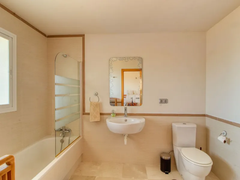 Unique Townhouse with Stunning Panoramic Sea Views.