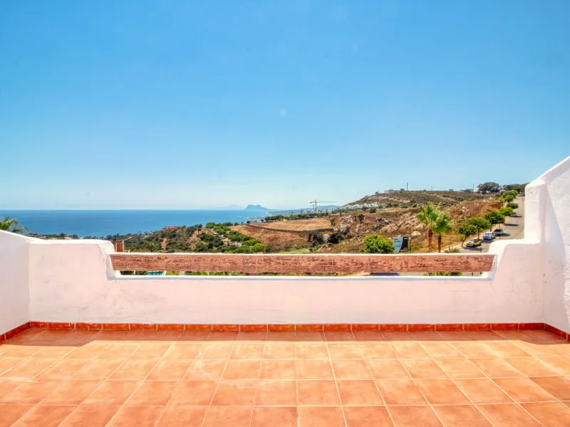 Unique Townhouse with Stunning Panoramic Sea Views.