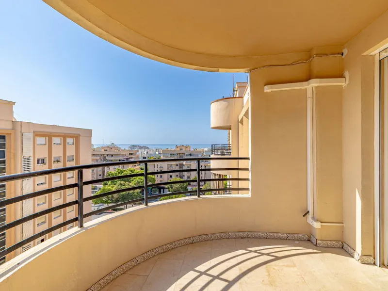 Apartment - Top Floor Apartment в продаже в Marbella, Málaga. В доме 3 спален и 3 ванных комнат. Площадь дома 98 м²