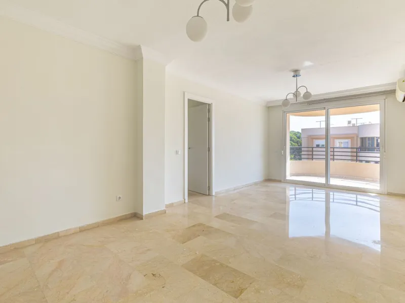Apartment - Top Floor Apartment в продаже в Marbella, Málaga. В доме 3 спален и 3 ванных комнат. Площадь дома 98 м²