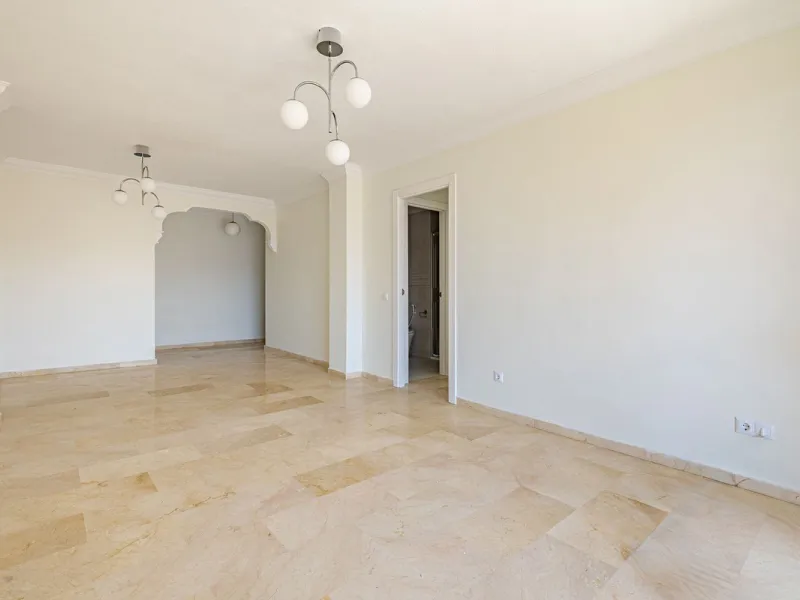 Apartment - Top Floor Apartment в продаже в Marbella, Málaga. В доме 3 спален и 3 ванных комнат. Площадь дома 98 м²