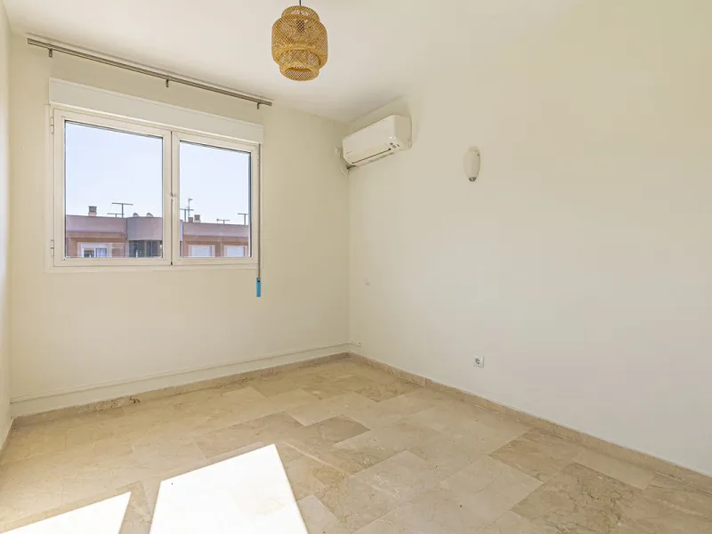 Apartment - Top Floor Apartment в продаже в Marbella, Málaga. В доме 3 спален и 3 ванных комнат. Площадь дома 98 м²