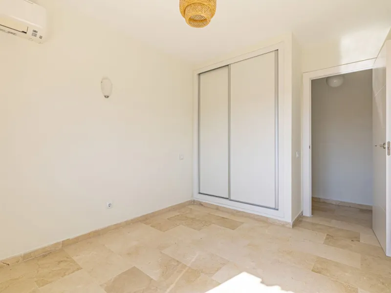 Apartment - Top Floor Apartment в продаже в Marbella, Málaga. В доме 3 спален и 3 ванных комнат. Площадь дома 98 м²