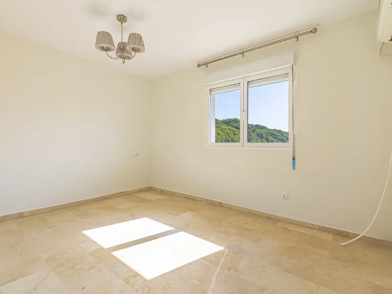 Apartment - Top Floor Apartment в продаже в Marbella, Málaga. В доме 3 спален и 3 ванных комнат. Площадь дома 98 м²