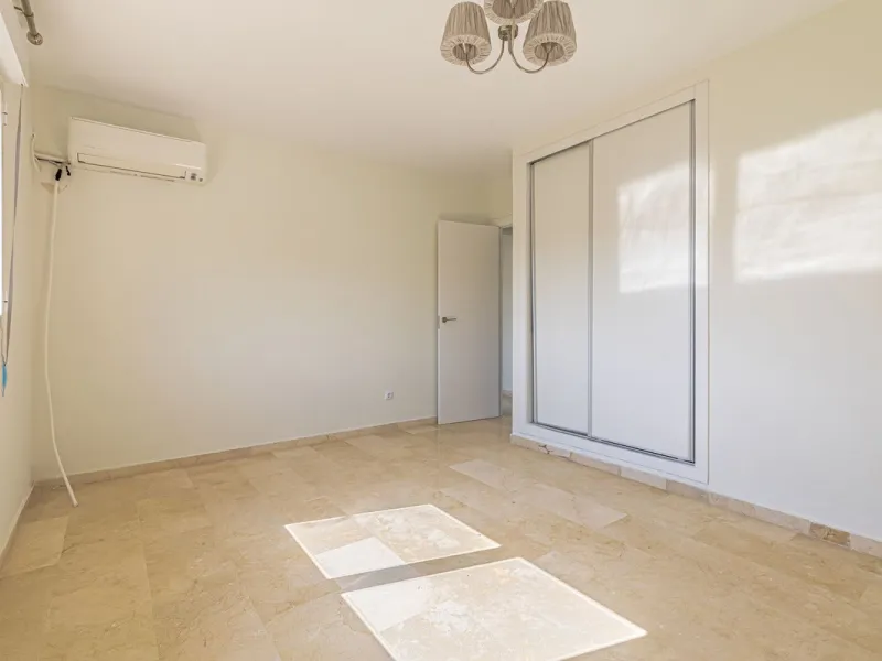 Apartment - Top Floor Apartment в продаже в Marbella, Málaga. В доме 3 спален и 3 ванных комнат. Площадь дома 98 м²