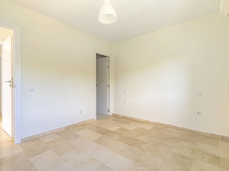 Apartment - Top Floor Apartment в продаже в Marbella, Málaga. В доме 3 спален и 3 ванных комнат. Площадь дома 98 м²