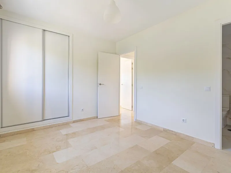 Apartment - Top Floor Apartment в продаже в Marbella, Málaga. В доме 3 спален и 3 ванных комнат. Площадь дома 98 м²
