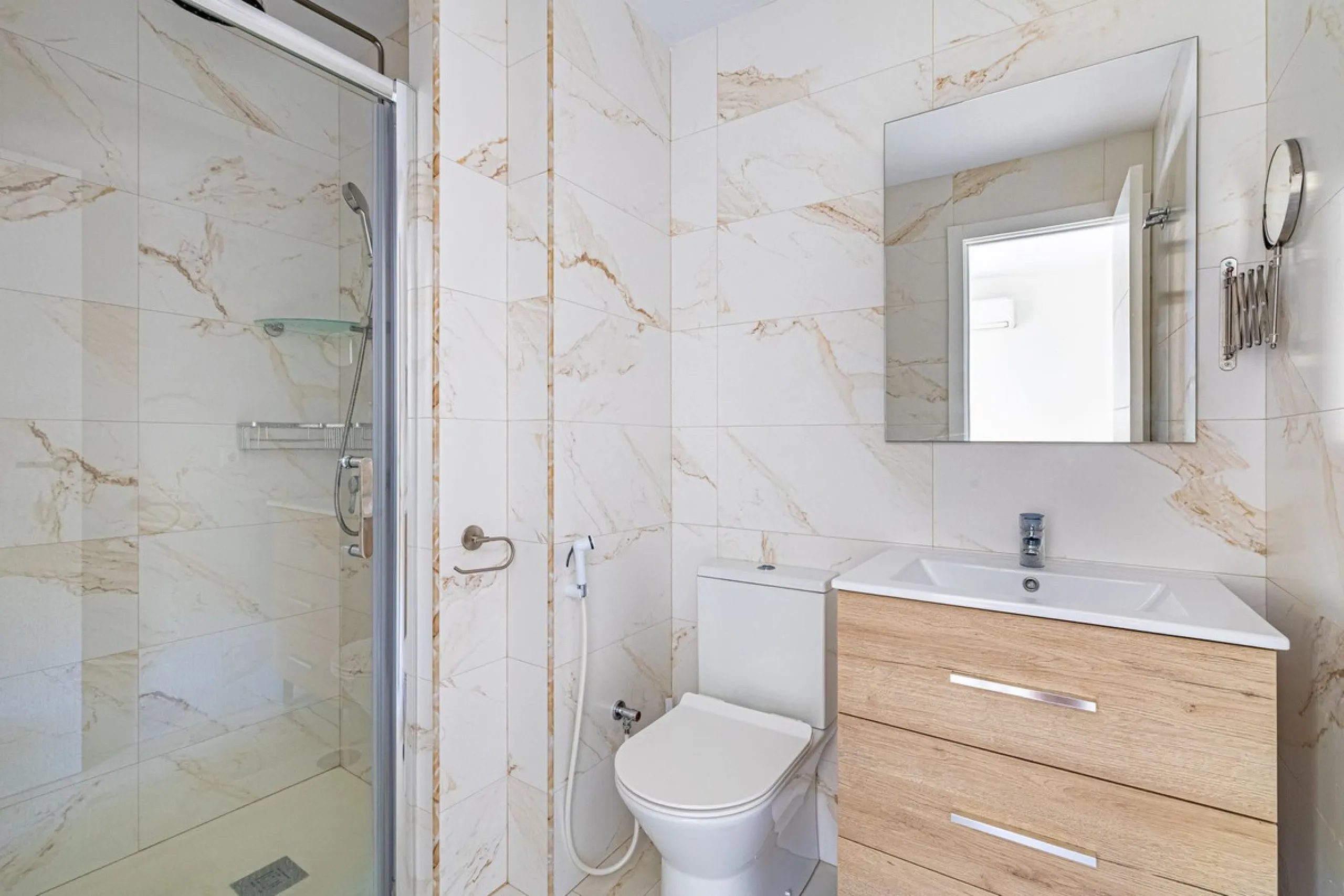 Apartment - Top Floor Apartment в продаже в Marbella, Málaga. В доме 3 спален и 3 ванных комнат. Площадь дома 98 м²