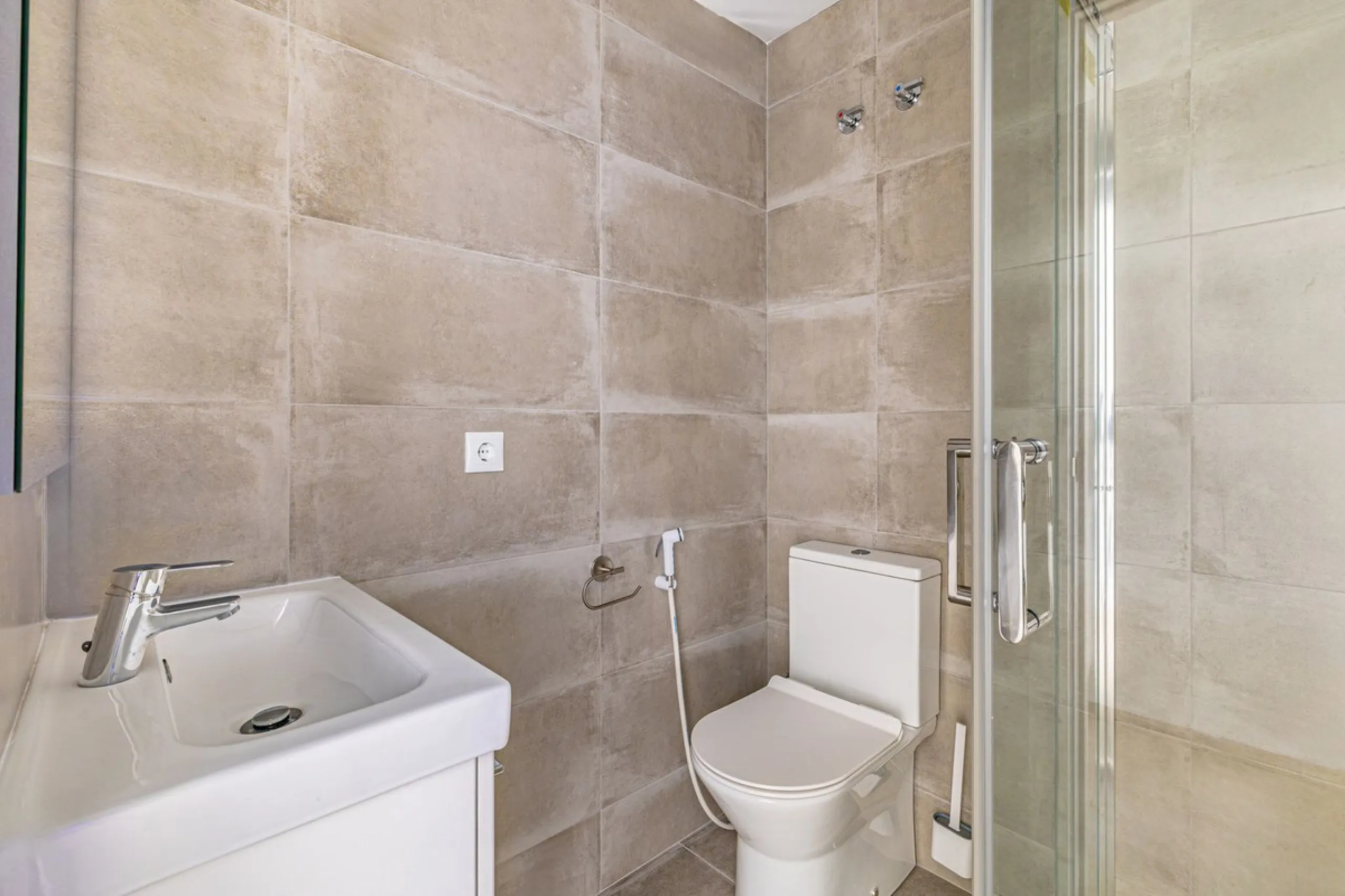Apartment - Top Floor Apartment в продаже в Marbella, Málaga. В доме 3 спален и 3 ванных комнат. Площадь дома 98 м²