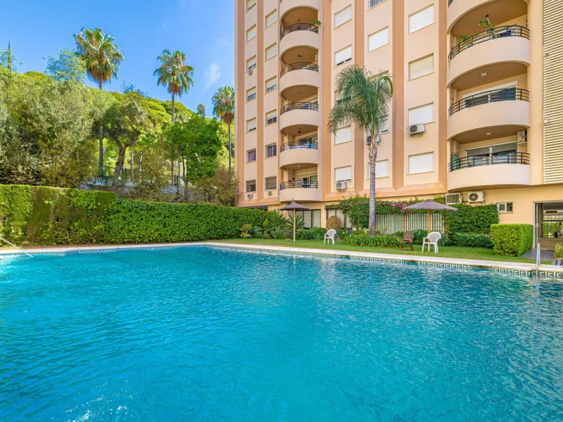 Apartment - Top Floor Apartment в продаже в Marbella, Málaga. В доме 3 спален и 3 ванных комнат. Площадь дома 98 м²
