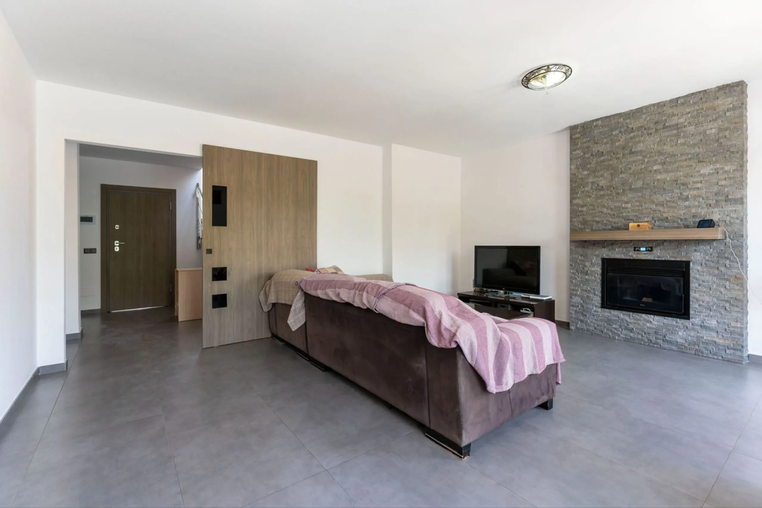 House - Detached Villa в продаже в Coín, Málaga. В доме 4 спален и 2 ванных комнат. Площадь дома 147 м². Площадь участка 600 м²