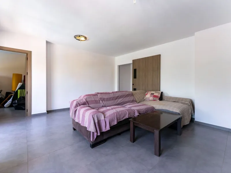 House - Detached Villa в продаже в Coín, Málaga. В доме 4 спален и 2 ванных комнат. Площадь дома 147 м². Площадь участка 600 м²