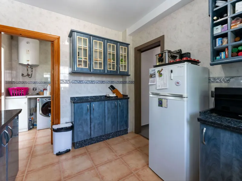 House - Detached Villa в продаже в Coín, Málaga. В доме 4 спален и 2 ванных комнат. Площадь дома 147 м². Площадь участка 600 м²