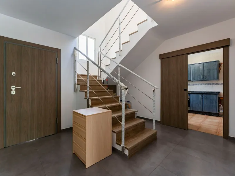 House - Detached Villa в продаже в Coín, Málaga. В доме 4 спален и 2 ванных комнат. Площадь дома 147 м². Площадь участка 600 м²
