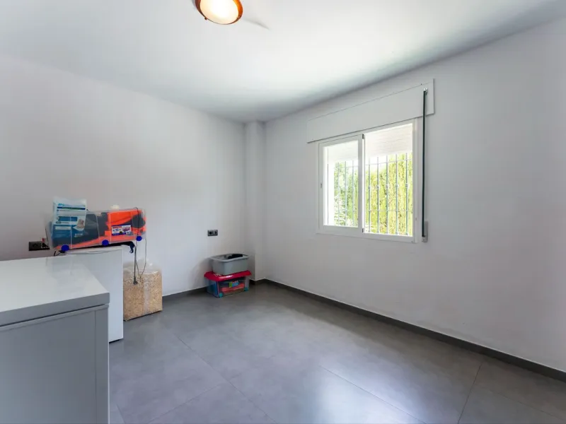 House - Detached Villa в продаже в Coín, Málaga. В доме 4 спален и 2 ванных комнат. Площадь дома 147 м². Площадь участка 600 м²
