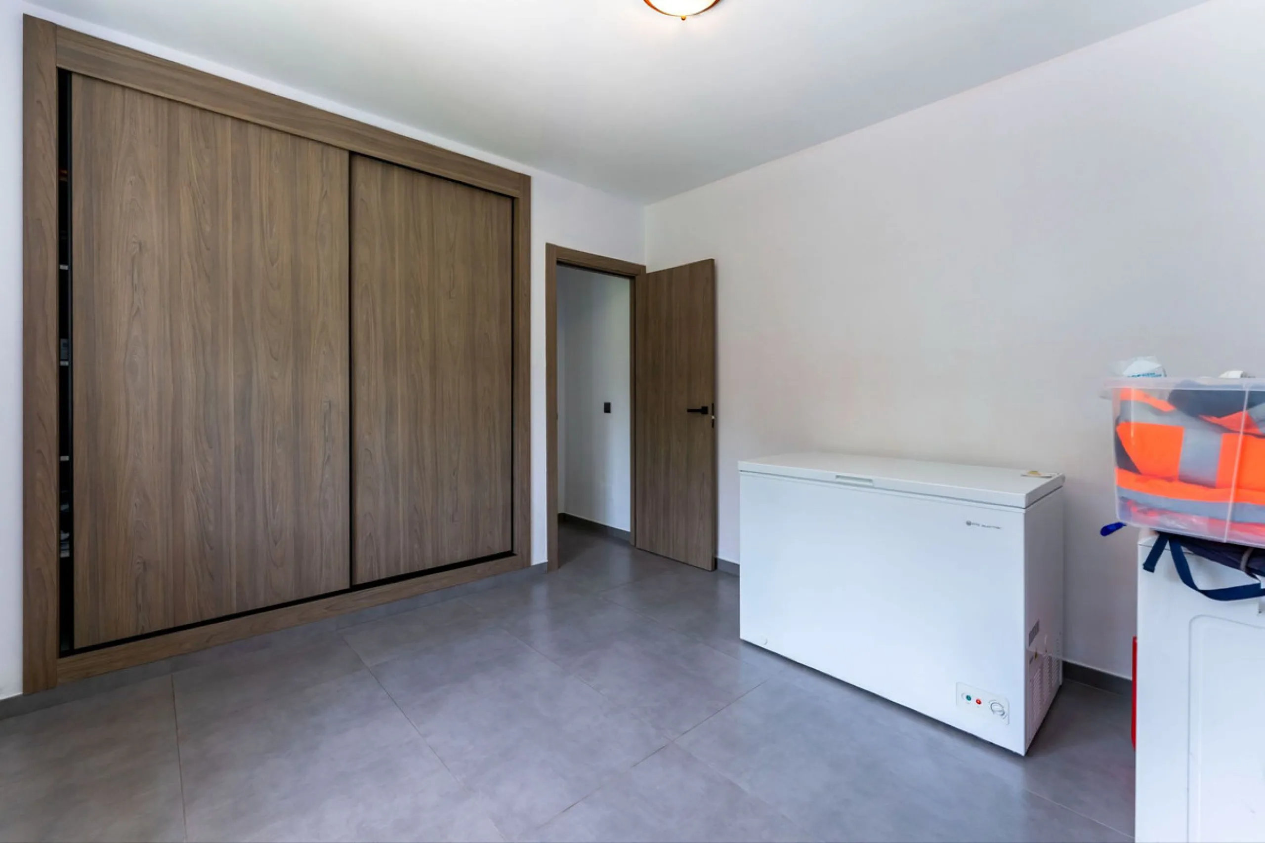House - Detached Villa в продаже в Coín, Málaga. В доме 4 спален и 2 ванных комнат. Площадь дома 147 м². Площадь участка 600 м²