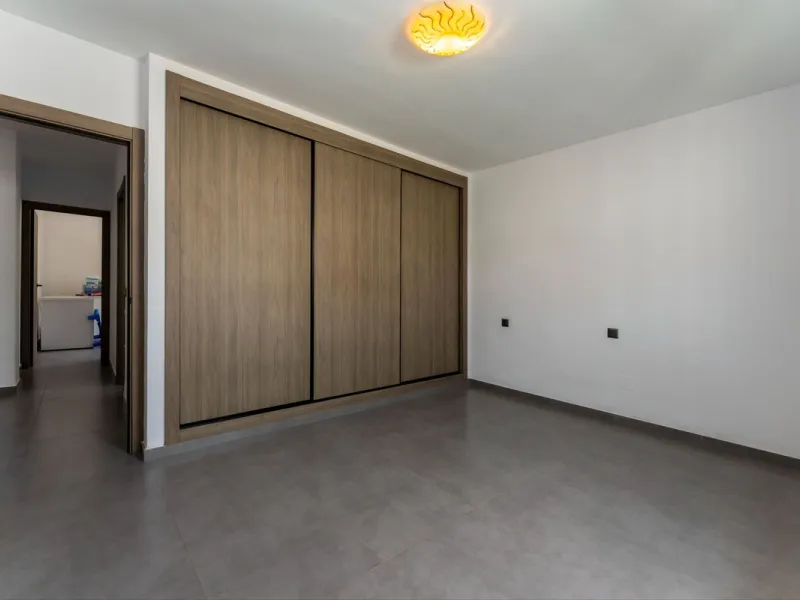 House - Detached Villa в продаже в Coín, Málaga. В доме 4 спален и 2 ванных комнат. Площадь дома 147 м². Площадь участка 600 м²