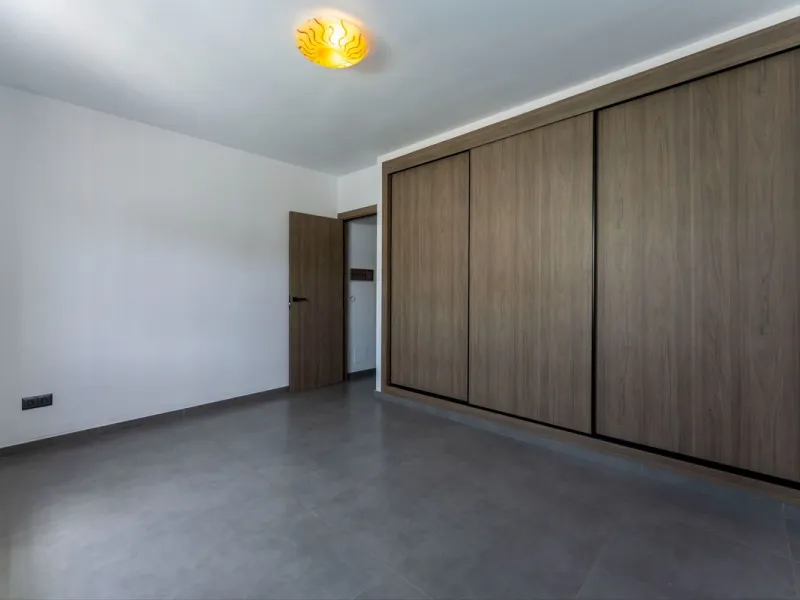 House - Detached Villa в продаже в Coín, Málaga. В доме 4 спален и 2 ванных комнат. Площадь дома 147 м². Площадь участка 600 м²