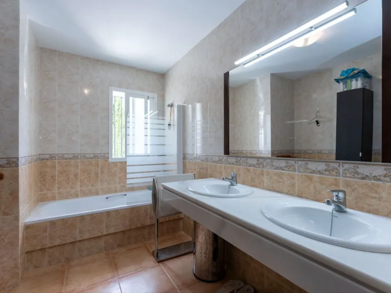 House - Detached Villa в продаже в Coín, Málaga. В доме 4 спален и 2 ванных комнат. Площадь дома 147 м². Площадь участка 600 м²