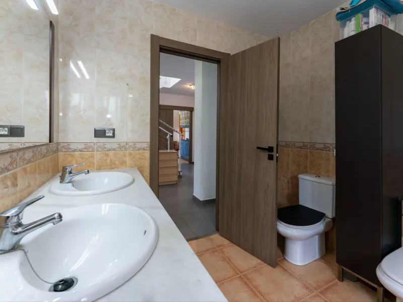 House - Detached Villa в продаже в Coín, Málaga. В доме 4 спален и 2 ванных комнат. Площадь дома 147 м². Площадь участка 600 м²