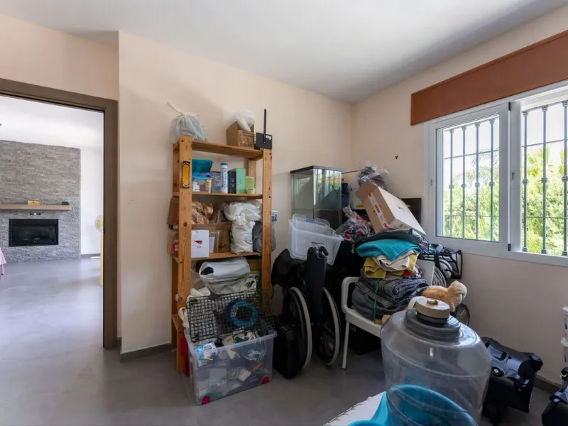 House - Detached Villa в продаже в Coín, Málaga. В доме 4 спален и 2 ванных комнат. Площадь дома 147 м². Площадь участка 600 м²