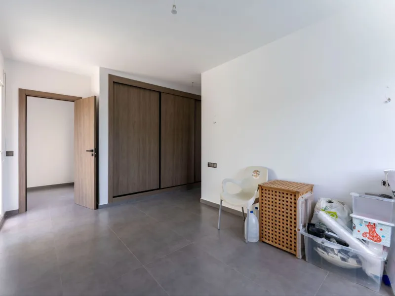 House - Detached Villa в продаже в Coín, Málaga. В доме 4 спален и 2 ванных комнат. Площадь дома 147 м². Площадь участка 600 м²