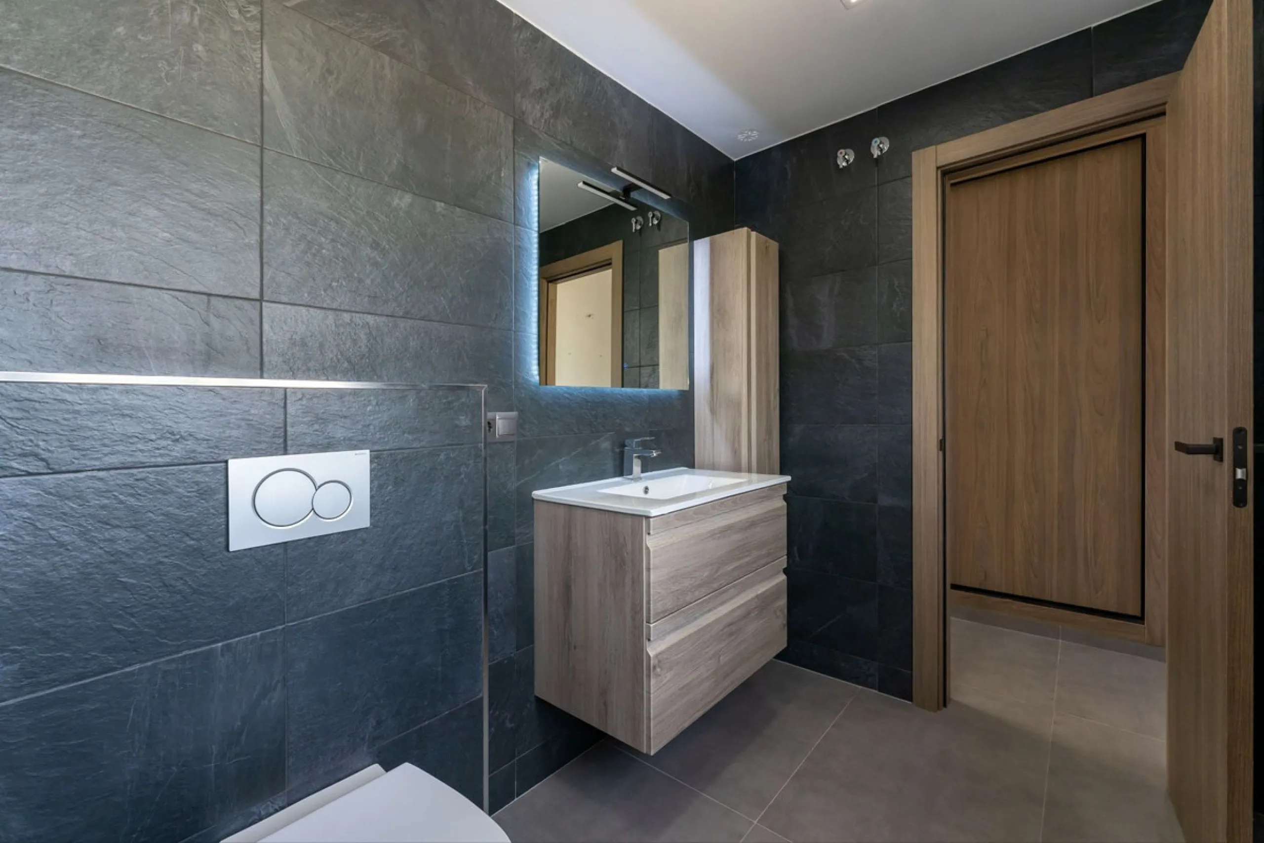 House - Detached Villa в продаже в Coín, Málaga. В доме 4 спален и 2 ванных комнат. Площадь дома 147 м². Площадь участка 600 м²