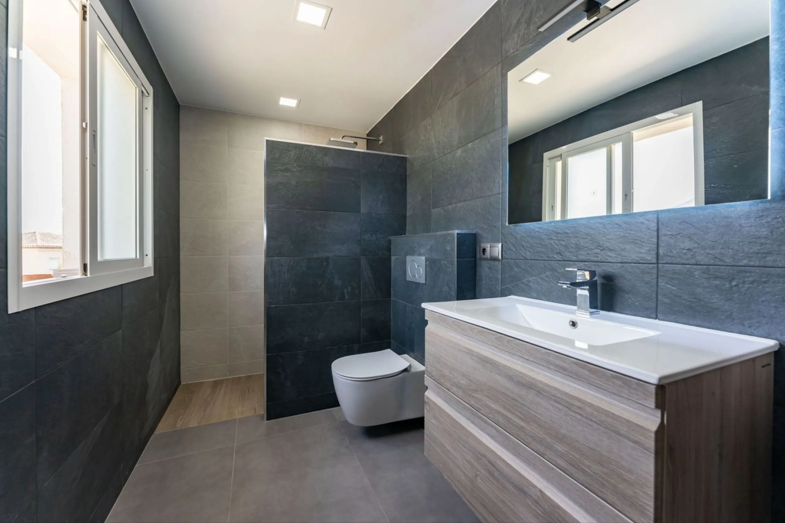 House - Detached Villa в продаже в Coín, Málaga. В доме 4 спален и 2 ванных комнат. Площадь дома 147 м². Площадь участка 600 м²