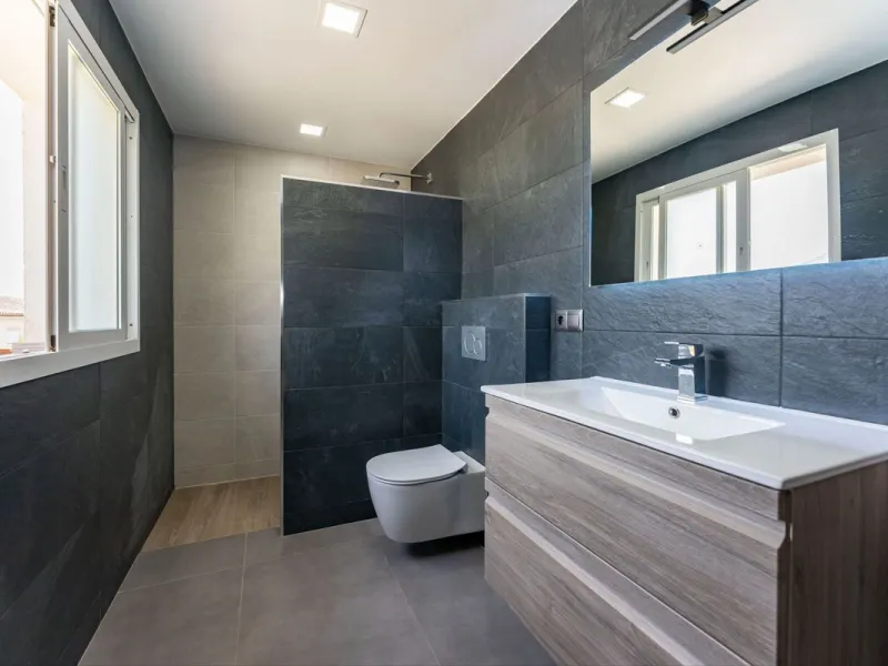 House - Detached Villa в продаже в Coín, Málaga. В доме 4 спален и 2 ванных комнат. Площадь дома 147 м². Площадь участка 600 м²