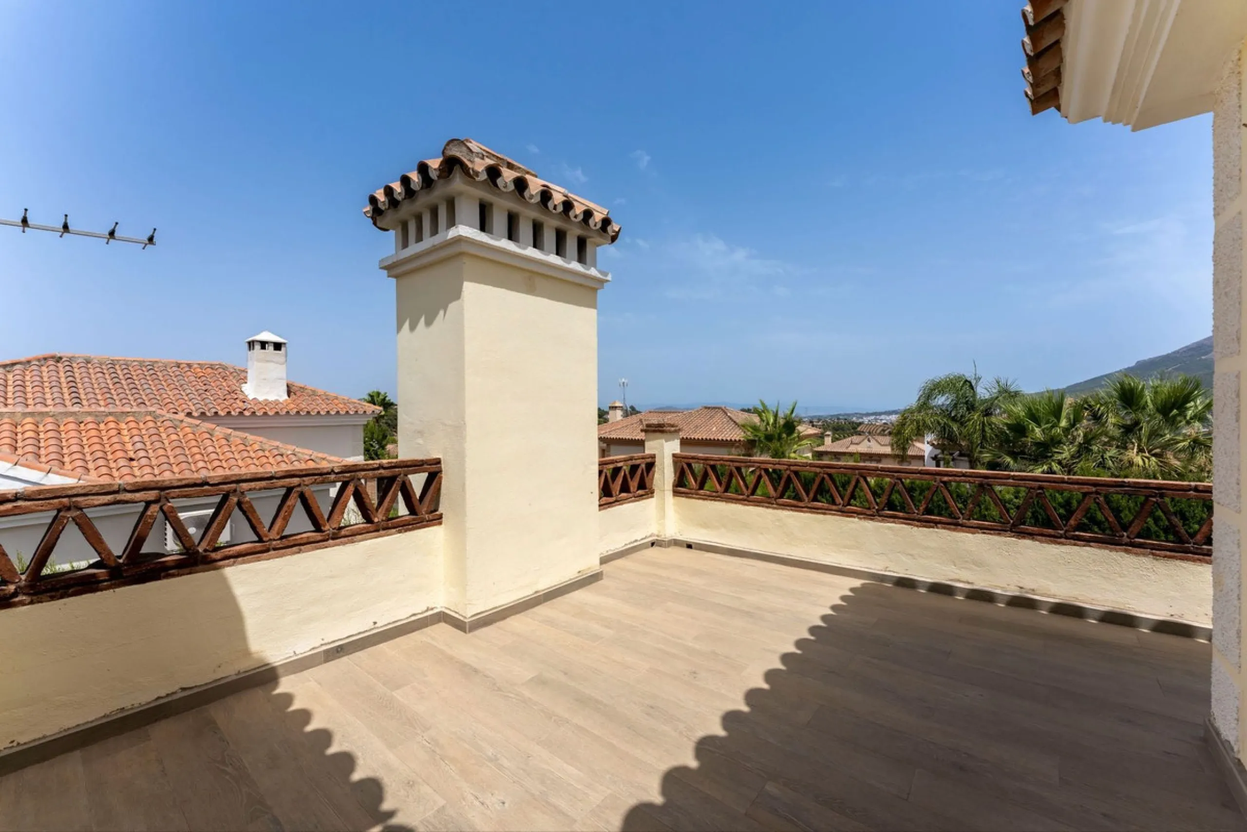 House - Detached Villa в продаже в Coín, Málaga. В доме 4 спален и 2 ванных комнат. Площадь дома 147 м². Площадь участка 600 м²