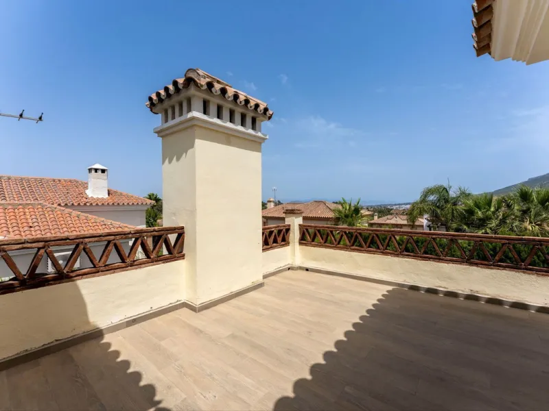 House - Detached Villa в продаже в Coín, Málaga. В доме 4 спален и 2 ванных комнат. Площадь дома 147 м². Площадь участка 600 м²