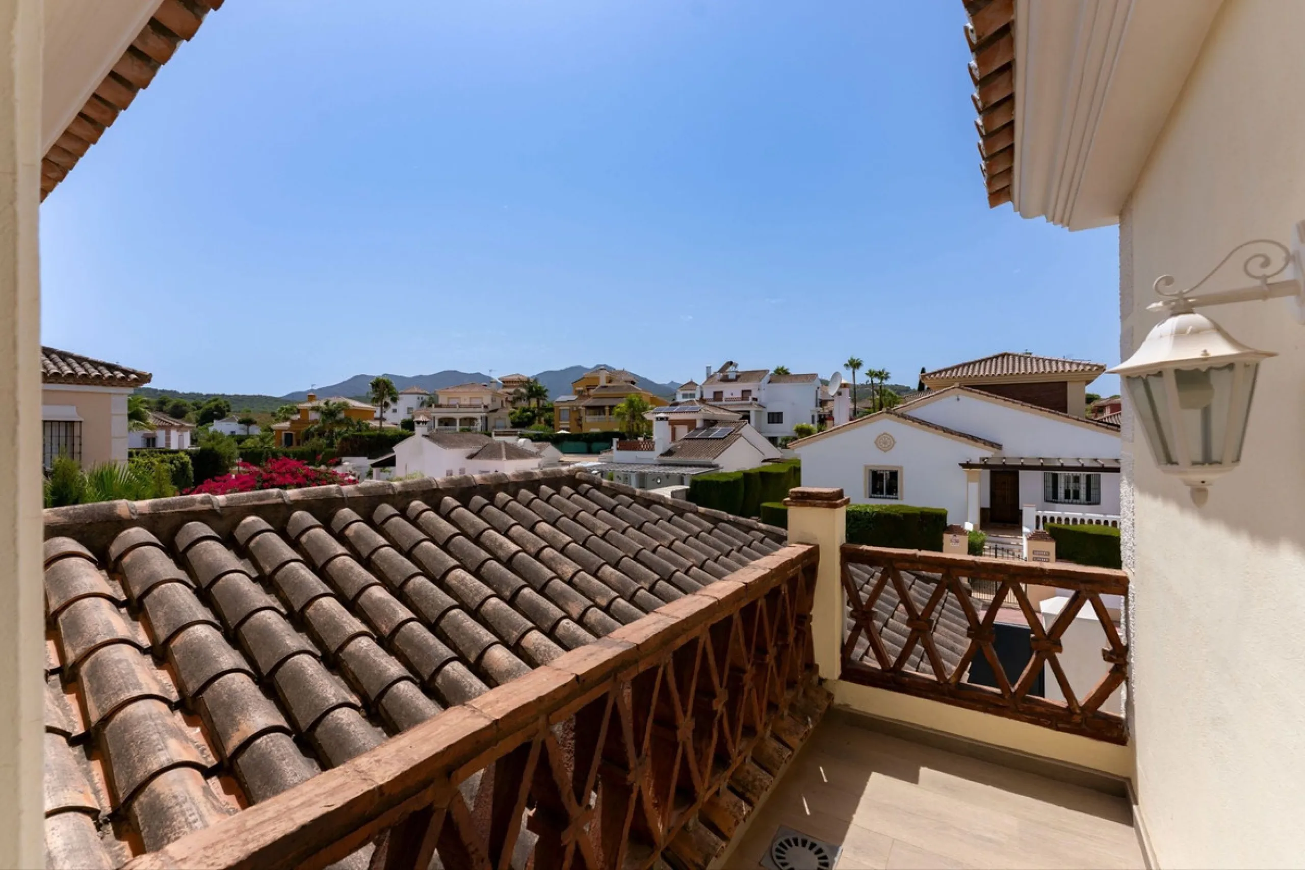 House - Detached Villa в продаже в Coín, Málaga. В доме 4 спален и 2 ванных комнат. Площадь дома 147 м². Площадь участка 600 м²