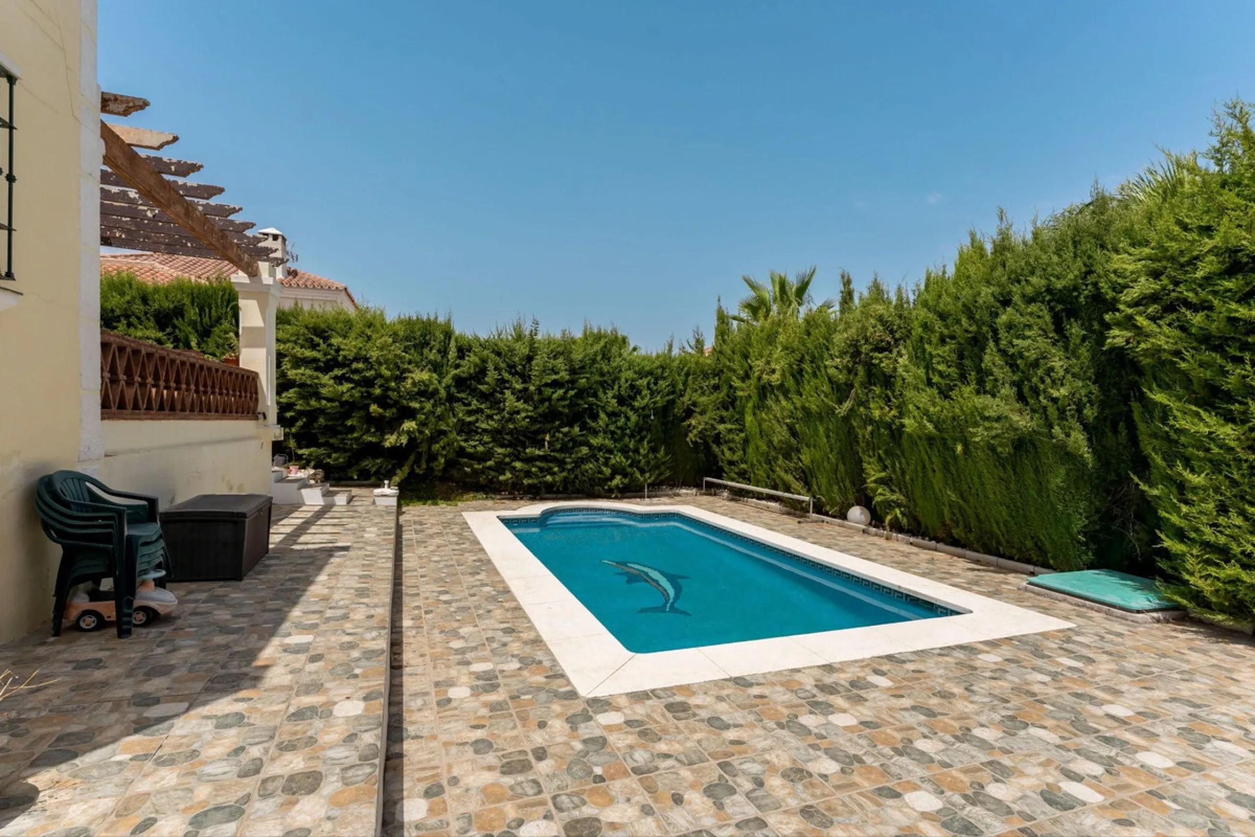 House - Detached Villa в продаже в Coín, Málaga. В доме 4 спален и 2 ванных комнат. Площадь дома 147 м². Площадь участка 600 м²