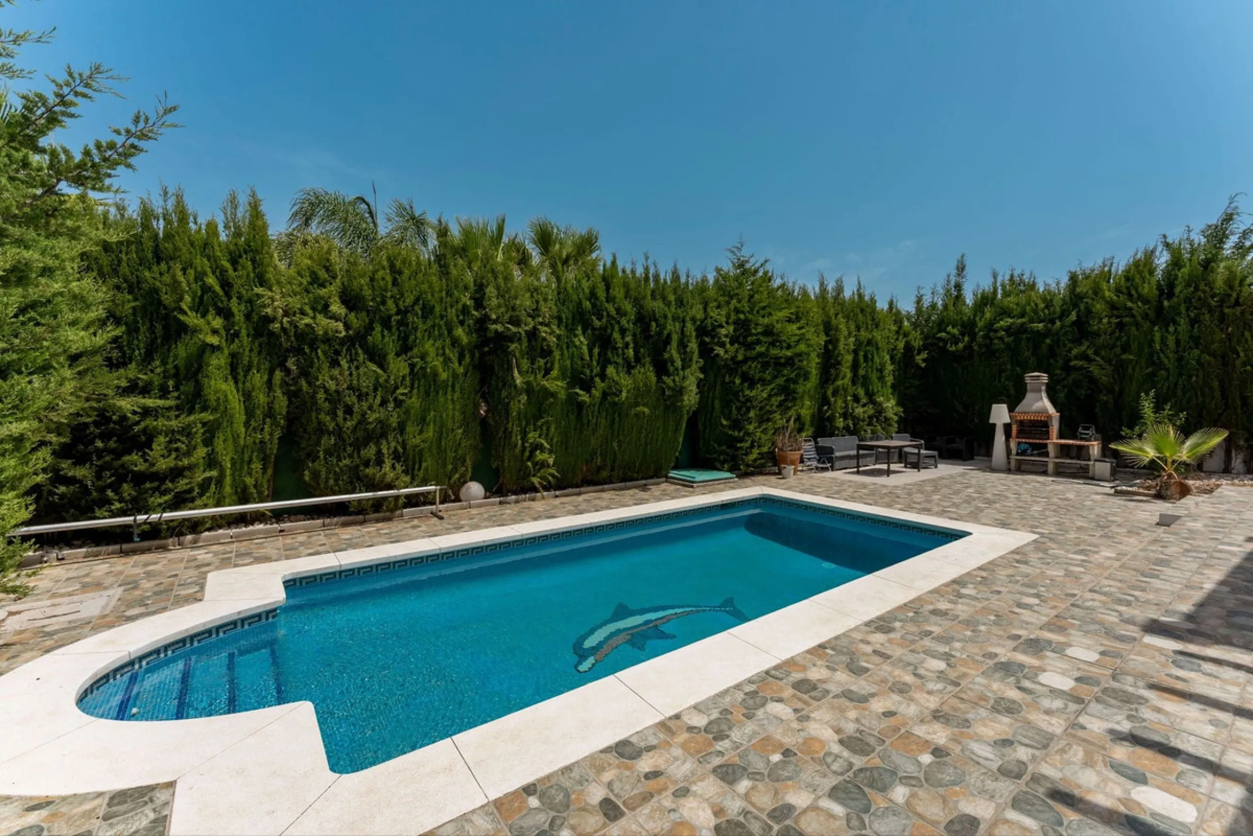 House - Detached Villa в продаже в Coín, Málaga. В доме 4 спален и 2 ванных комнат. Площадь дома 147 м². Площадь участка 600 м²