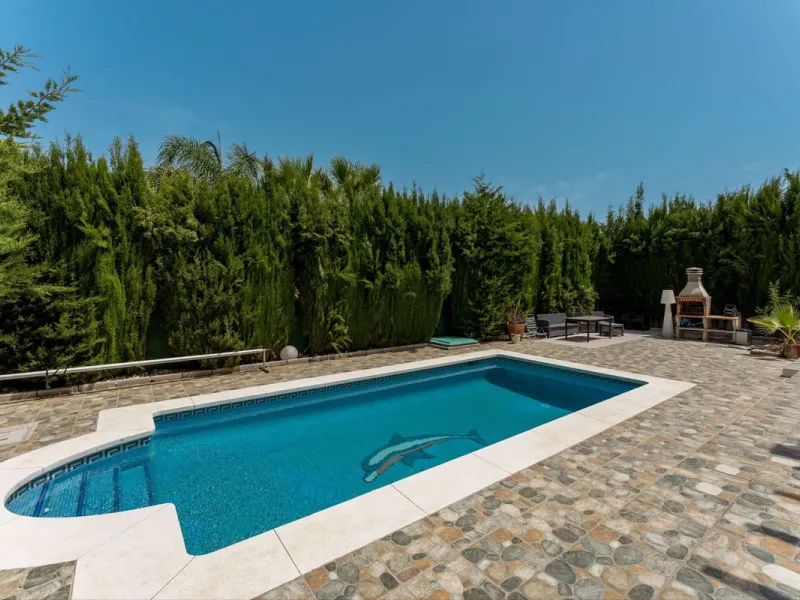 House - Detached Villa в продаже в Coín, Málaga. В доме 4 спален и 2 ванных комнат. Площадь дома 147 м². Площадь участка 600 м²